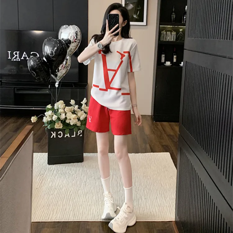 夏季新款时尚休闲运动套装女白色t恤红色短裤宽松版显瘦减龄洋气