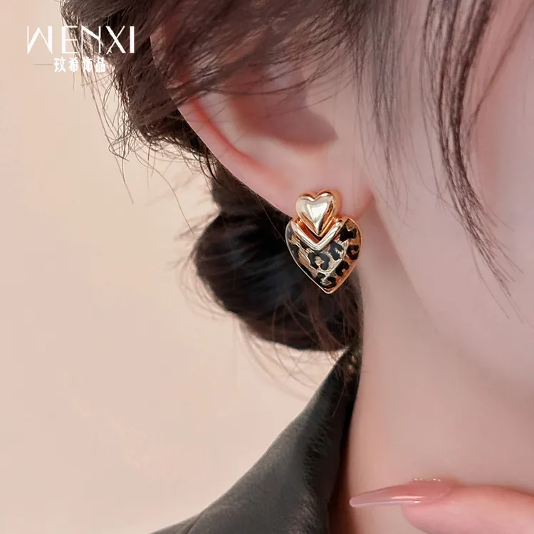 铜合金耳饰 金属感豹纹爱心耳环轻奢高级感耳坠秋冬耳饰小众耳钉