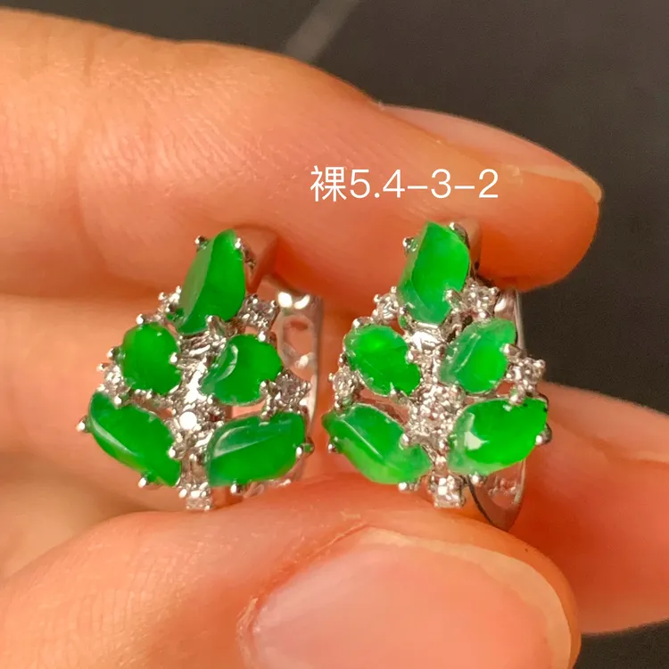 高冰随形天然翡翠耳饰 镶嵌精致