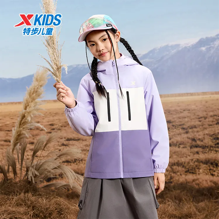【小软壳风衣】特步儿童秋季风衣女童休闲户外时尚防风百搭风衣外套