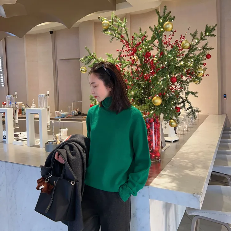 晓夏自制“森林绿毛衣”定染超显白26支90毛条无缝一体绵羊毛针织衫