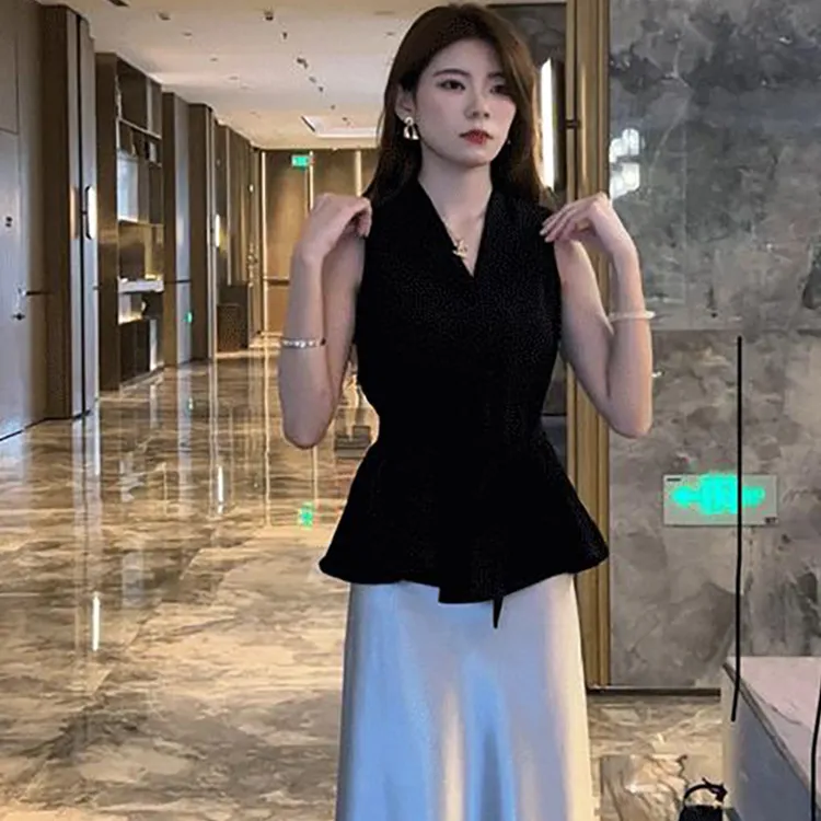 时尚连衣裙套装女2025夏季新款洋气收腰绑带无袖衬衫半身裙两件套