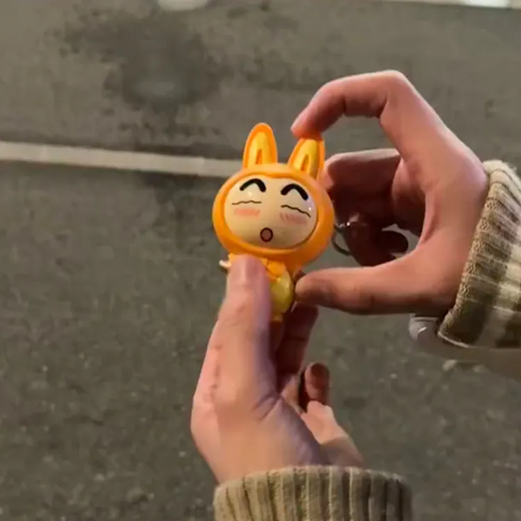 蜡笔小新情侣款表白发声发光小玩具包挂件钥匙扣情人节告白神器