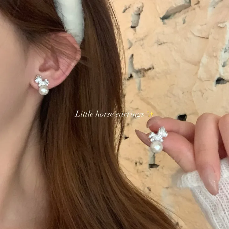 铜合金耳饰 爆闪满锆银色小马珍珠耳钉女马年耳环独特漂亮耳饰潮
