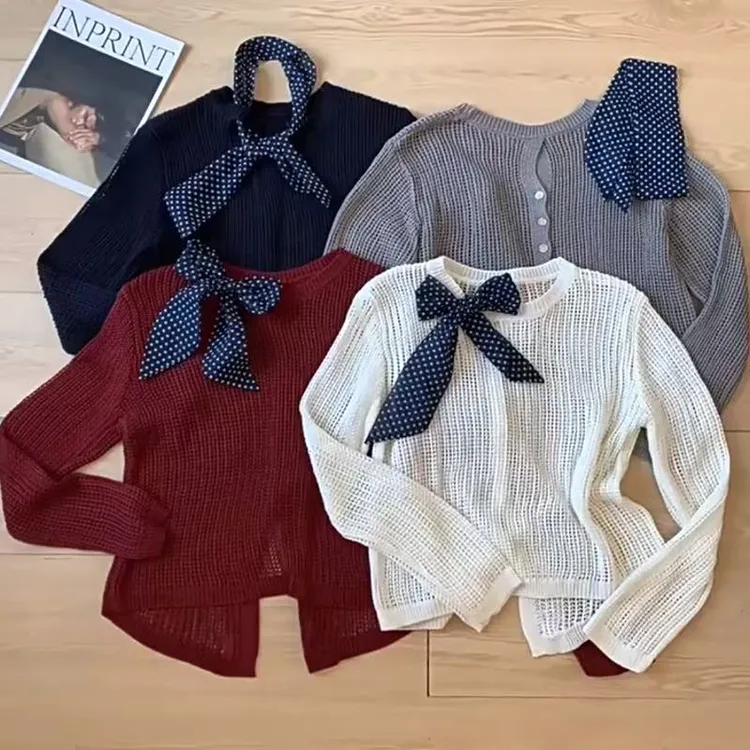 秋款 配丝巾设计感后背纽扣开叉针织衫毛衣女