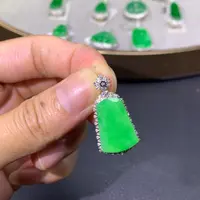 翡翠18K金镶嵌颈饰翡翠