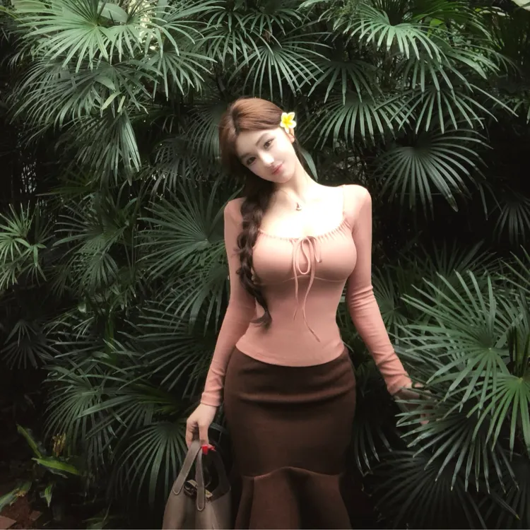 WW定制「半香缇卡」显瘦修身气质网红纯欲收腰小众设计上衣半裙套装