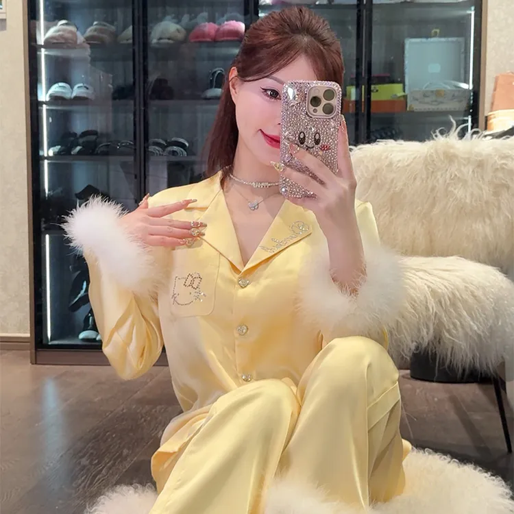 DIMDEVL/汀黛KT猫烫钻缎面春季宽松甜美可爱毛毛袖家居服睡衣套装