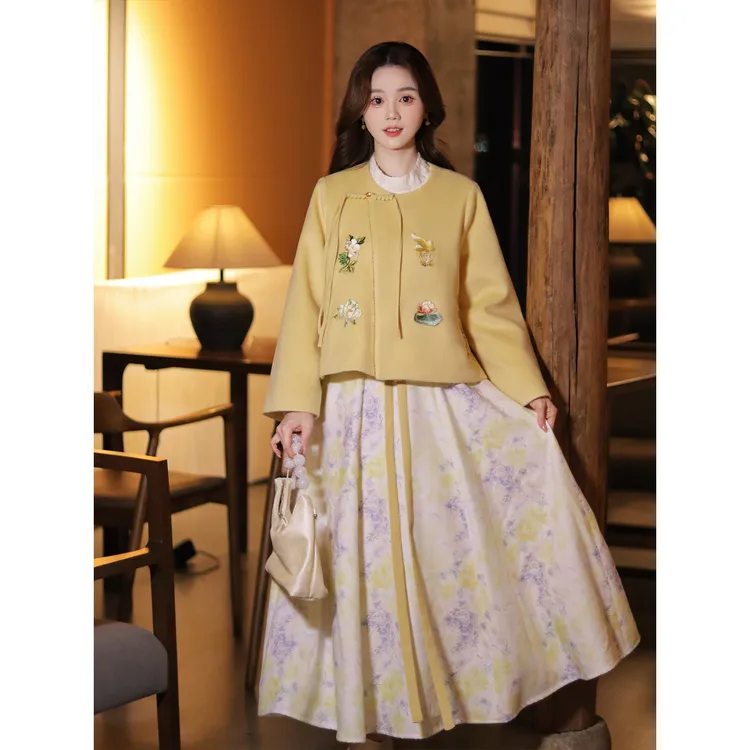 瑶西【金屏玉露】杏黄刺绣圆上衣毛绒淡紫新中式国风汉服长裙三件套