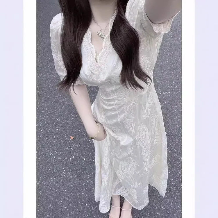 夏季新款女装法式气质小香风白色v领连衣裙子质感休闲款