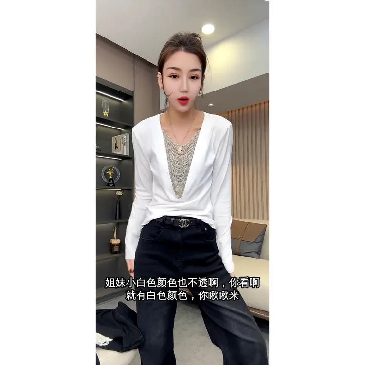 欧货设计师款气质深V领珠链显瘦打底衫