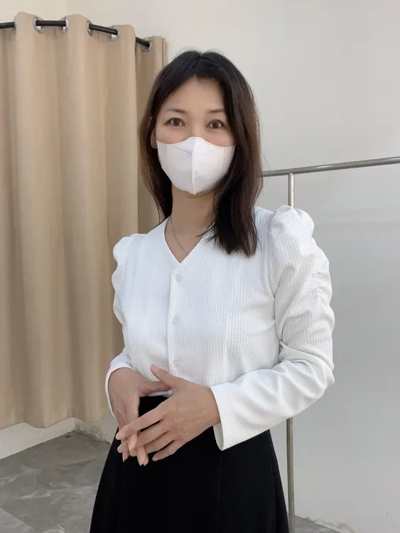 针织弹力泡泡袖V领小衫显瘦收腰款