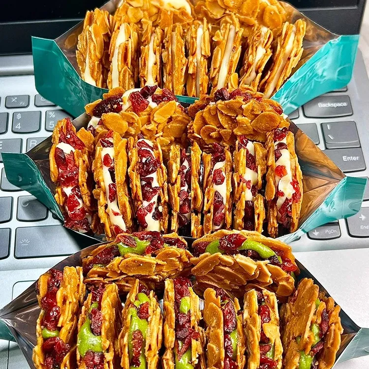 扁桃仁夹心酥 不多言本宫饿了拉丝牛扎杏仁脆饼干 蔓越莓网红零食