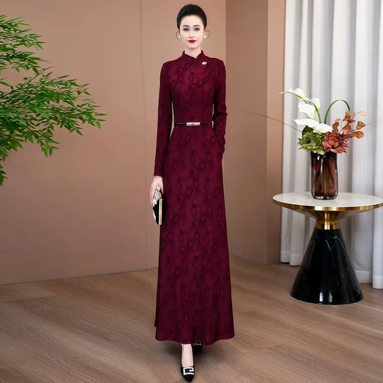 酒红色加绒加厚连衣裙2025年冬季新款婚宴礼服轻奢高级感穿搭101