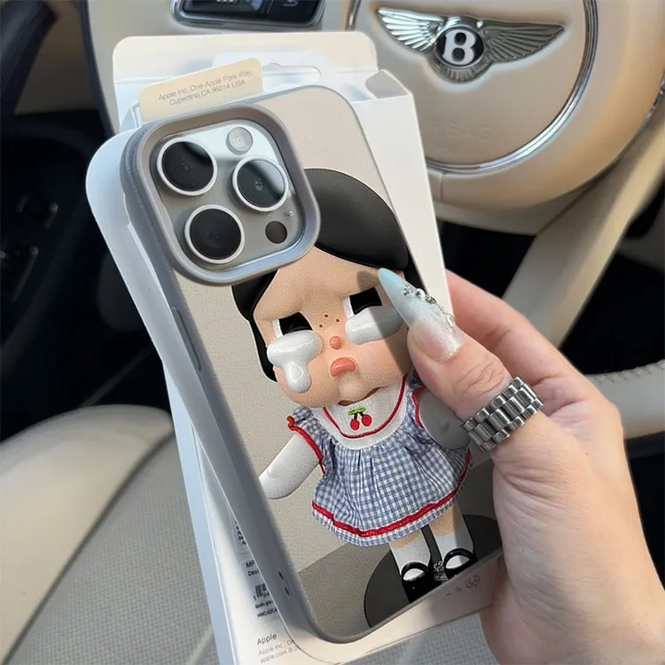 抿嘴哭娃适用苹果16/17手机壳iPhone15promax14荔枝纹13/12防摔11