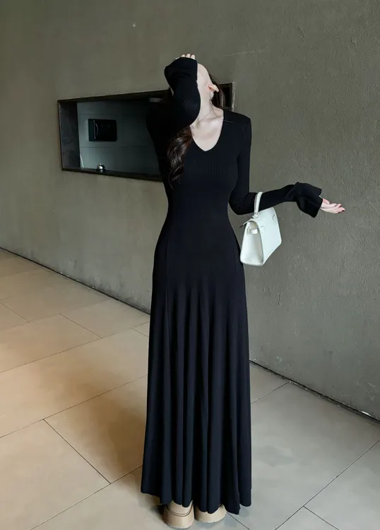 温柔风气质V领百搭长袖针织连衣裙女秋冬内搭打底裙收腰长裙2025