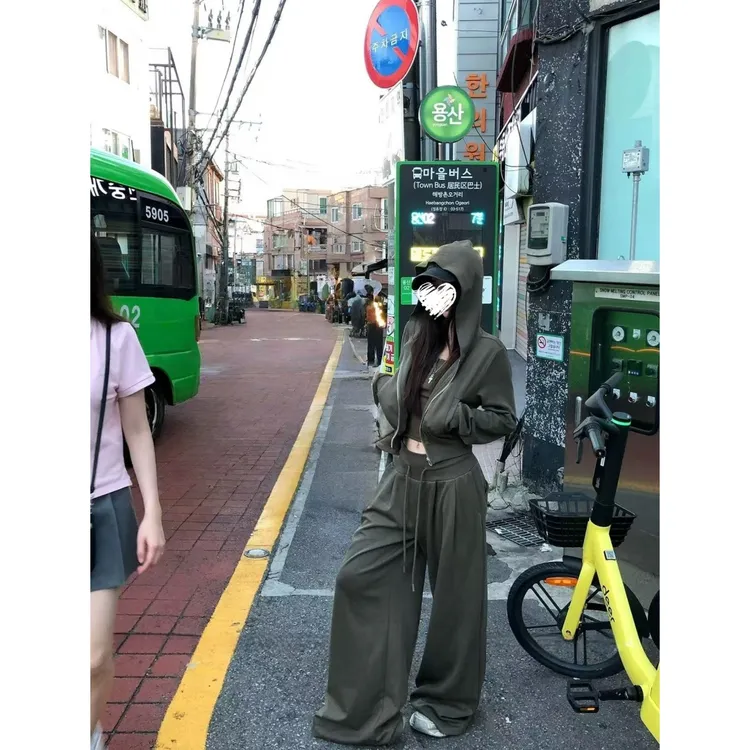 休闲修身背心吊带+抽绳休闲裤+连帽卫衣外套   60681