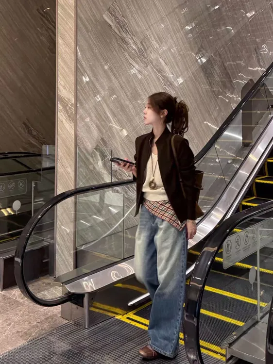 立领长袖卫衣外套秋季2025新款韩里韩气修身显瘦女上衣百搭牛仔裤