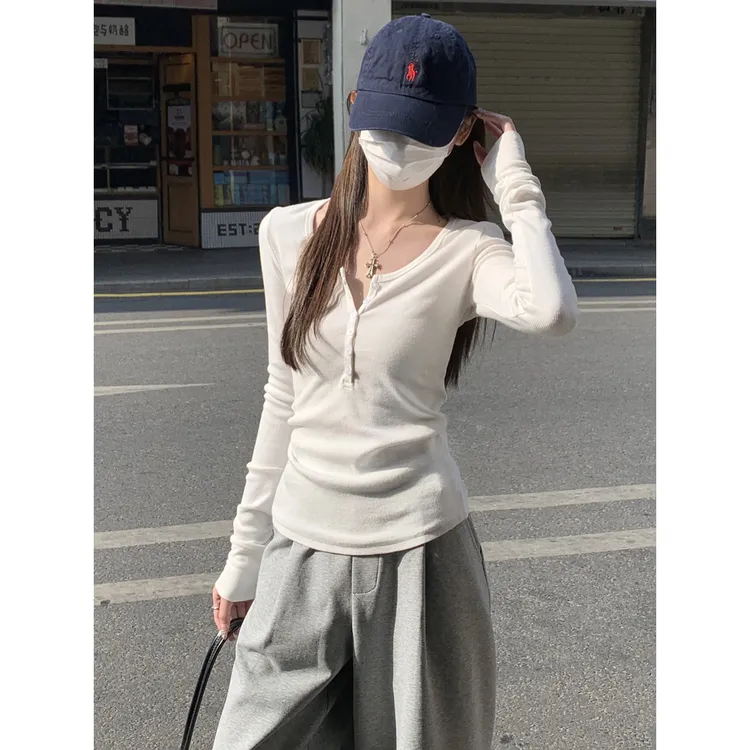 半开领纽扣长袖正肩修身显瘦辣妹白色T恤早秋新款韩版百搭打底女
