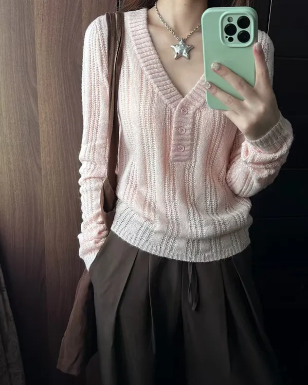 韩系甜美粉色V领长袖针织衫女秋季新款设计感修身显瘦打底衫上衣