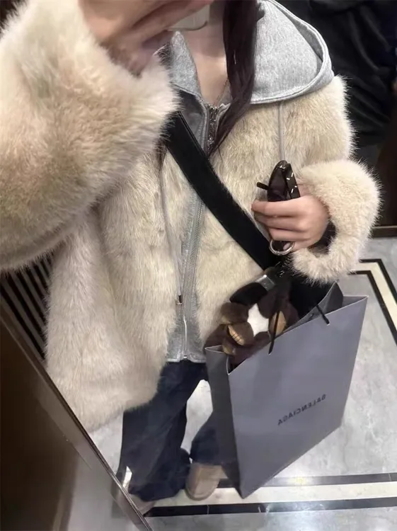 女秋季保暖常规加厚防风短外套休闲毛毛外套