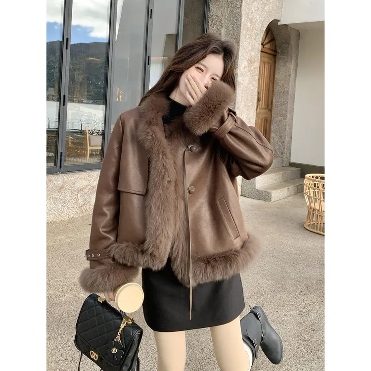 美拉德咖色毛领拼接短款羽绒服女2025冬季高级感独特90白鸭绒外套