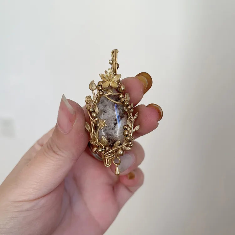 手工制作藤蔓首饰编织