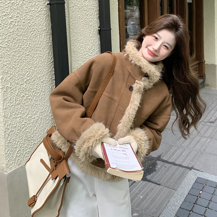 美拉德复古皮毛一体羊羔毛外套女2025冬季新款小个子加厚短款棉衣