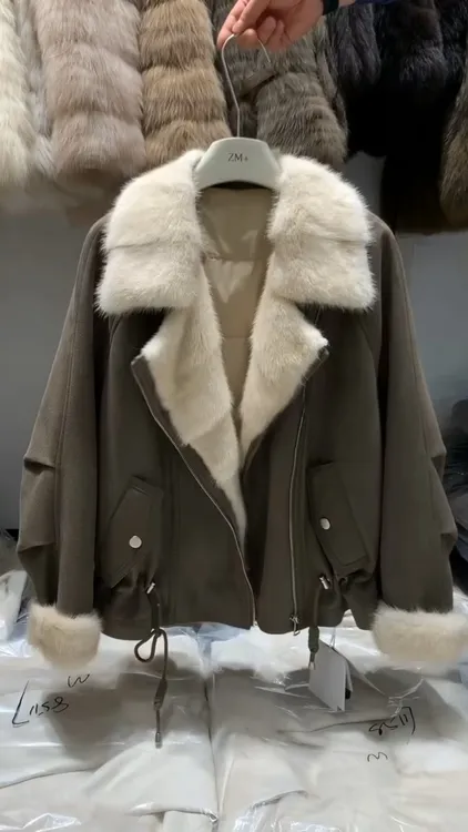 女装2025新款设计感加绒加厚小香风短款韩系保暖羽绒服外套女冬季