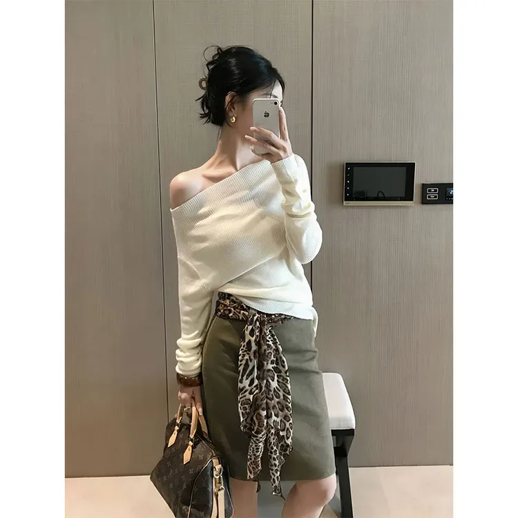 轻熟御姐风套装女秋季设计感修身露肩长袖针织衫直筒半身裙两件套