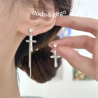 DODOGOGO 合金合成锆石耳饰 不对称十字架耳钉长款时尚轻奢耳环女