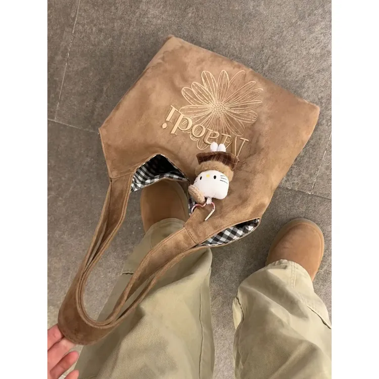 2026年自制新款休闲正反用单肩腋下包女大容量复古刺绣菊花托特包