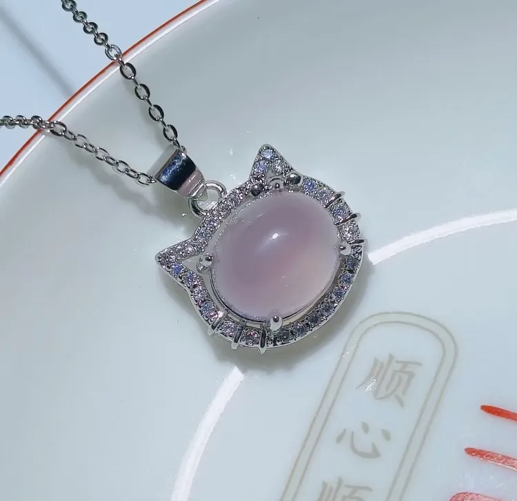 正品保证精致镶嵌小众轻奢粉紫色KT猫项链小挂件玉吊坠女款项链女