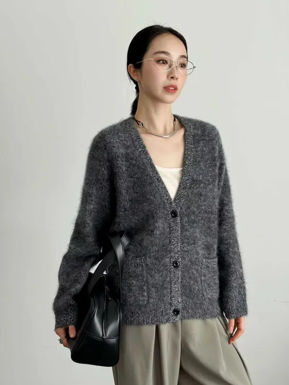 2025秋冬季新款v领韩版拉绒羊毛衫外套女针织开衫加厚宽松羊绒衫