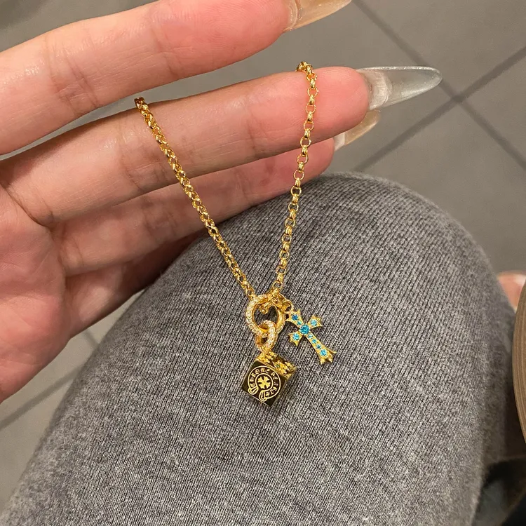 卡柒 铜合金项链 金色十字架骰子项链女时尚小众设计高级感锁骨链