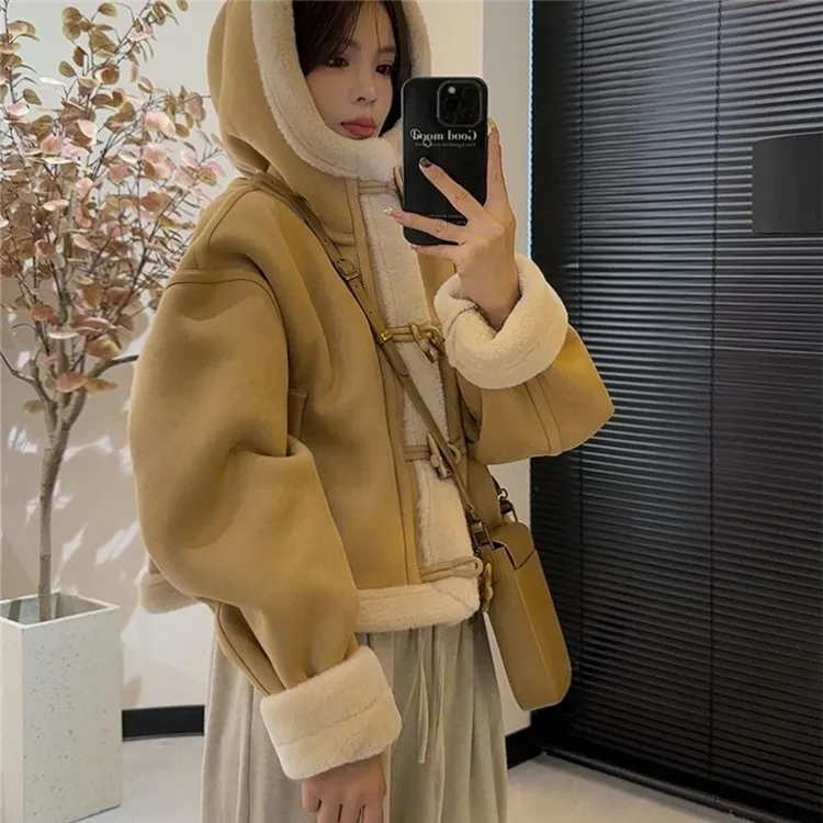 2025冬季加厚牛角扣连帽麂皮绒羊羔毛仿皮毛一体环保外套保暖棉衣