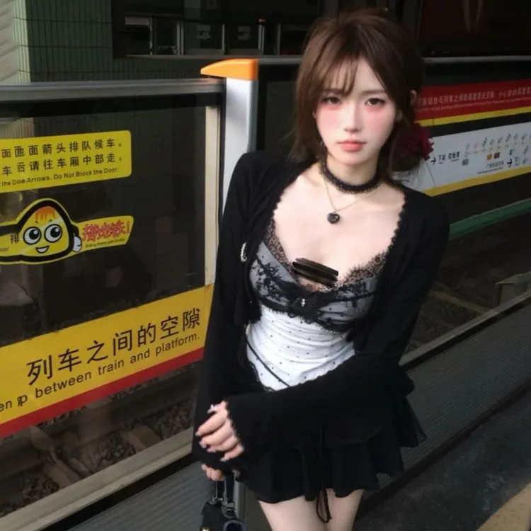 2025夏季爆款轻奢纯欲显瘦修身气质上衣吊带开衫设计感蓬蓬裙套装