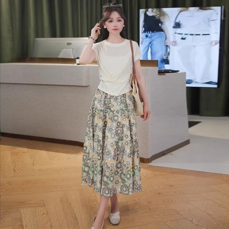 时尚洋气套装裙女2025夏季新款宽松百搭短袖T恤碎花半身裙两件套