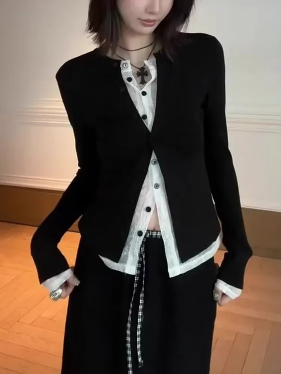 韩版撞色蕾丝拼接黑色假两件长袖女2025年秋季新款时尚设计感上衣