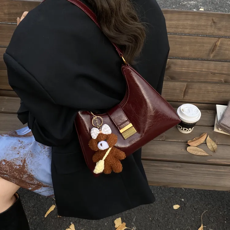 精致百搭高级2025秋季女式单肩手提腋下包洋气气质简约高级斜挎包