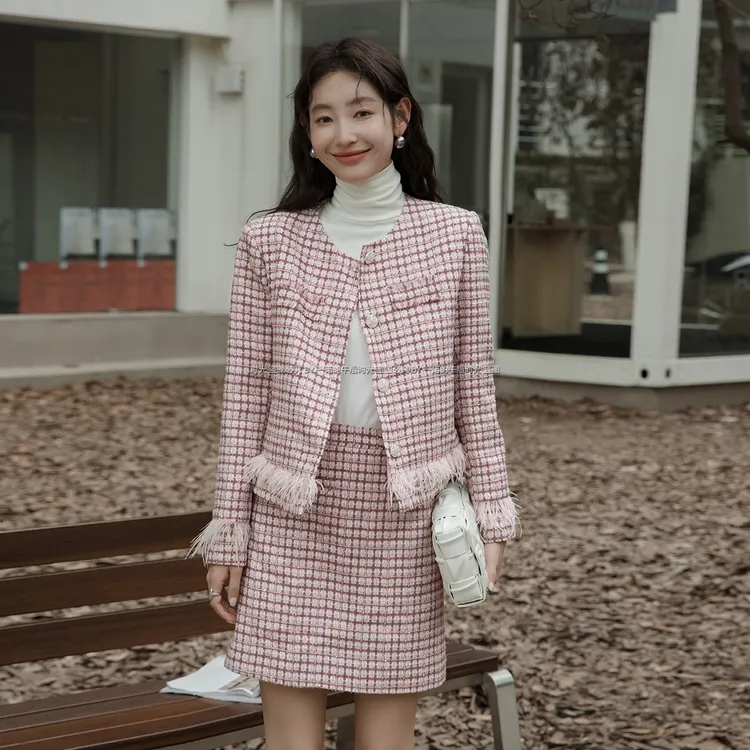 粉色千金小香风气质套装女2025秋冬轻奢感轻簿羽绒服2309