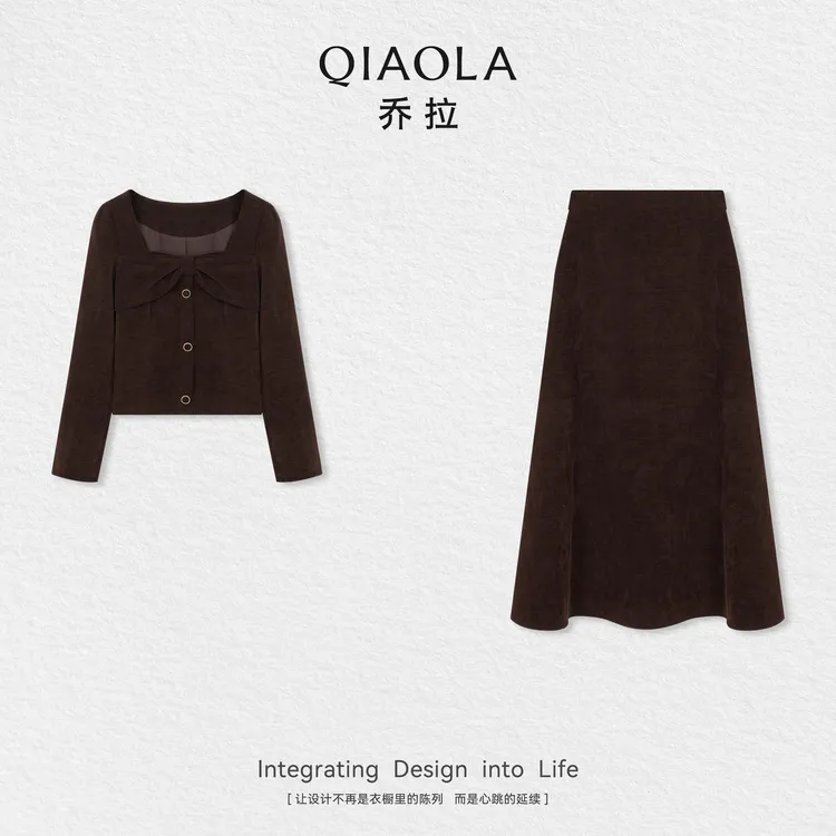 QIAOLA/乔拉【法式榛果】秋季山海绒方领设计上衣时尚简约A字长裙