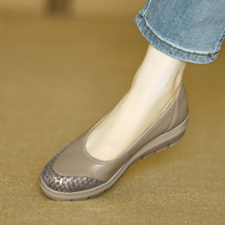 欧美风软羊皮厚底浅口单鞋女春秋软底一脚蹬小皮鞋拼接圆头豆豆鞋