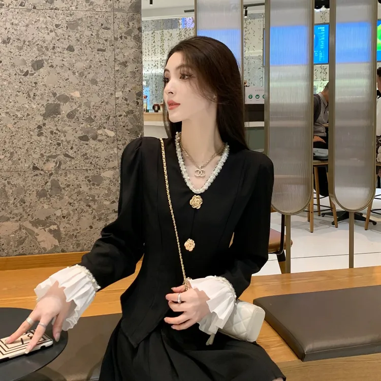 早秋穿搭一整套显瘦减龄气质名媛小香风高级感上衣百褶短裙两件套