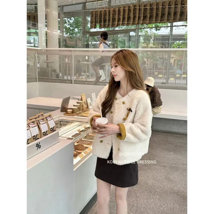 毛茸茸短款皮毛一体羊羔毛外套女冬季2025新款小个子韩系加厚棉服