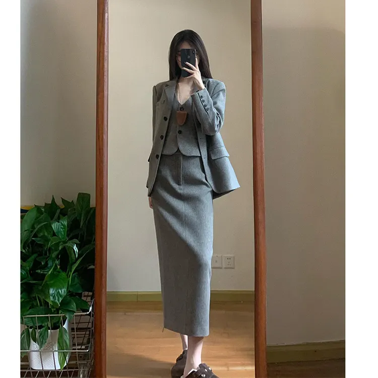 秋冬时髦灰色气质羊毛混纺西装套装高级感马甲半身裙三件套西服女