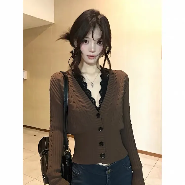 美拉德穿搭韩系大V领麻花针织开衫女秋冬复古气质修身显瘦毛衣