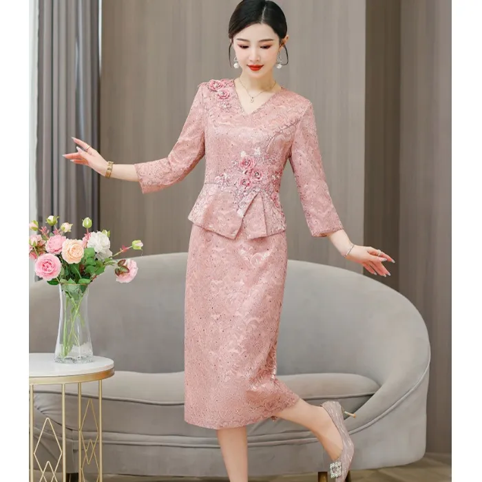 2025新款V领婚礼妈妈婚宴礼服喜婆婆婚宴装小个子高端洋气年轻款