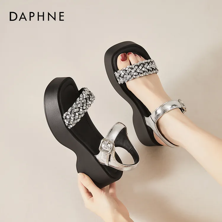 达芙妮厚底增高罗马凉鞋2025夏季休闲风透气厚底松糕上班简约凉鞋