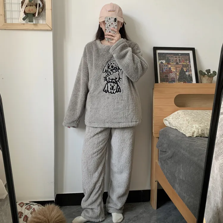 新款珊瑚绒睡衣女冬季加厚保暖可爱猫狗卡通圆领法兰绒家居服套装